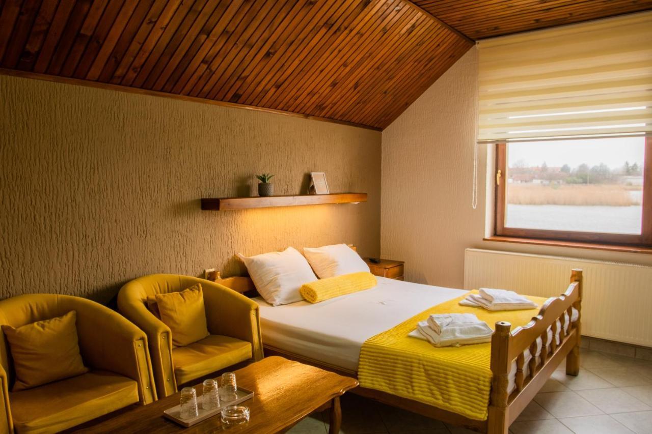 Guest House Vila Alexandar Palić Exteriör bild