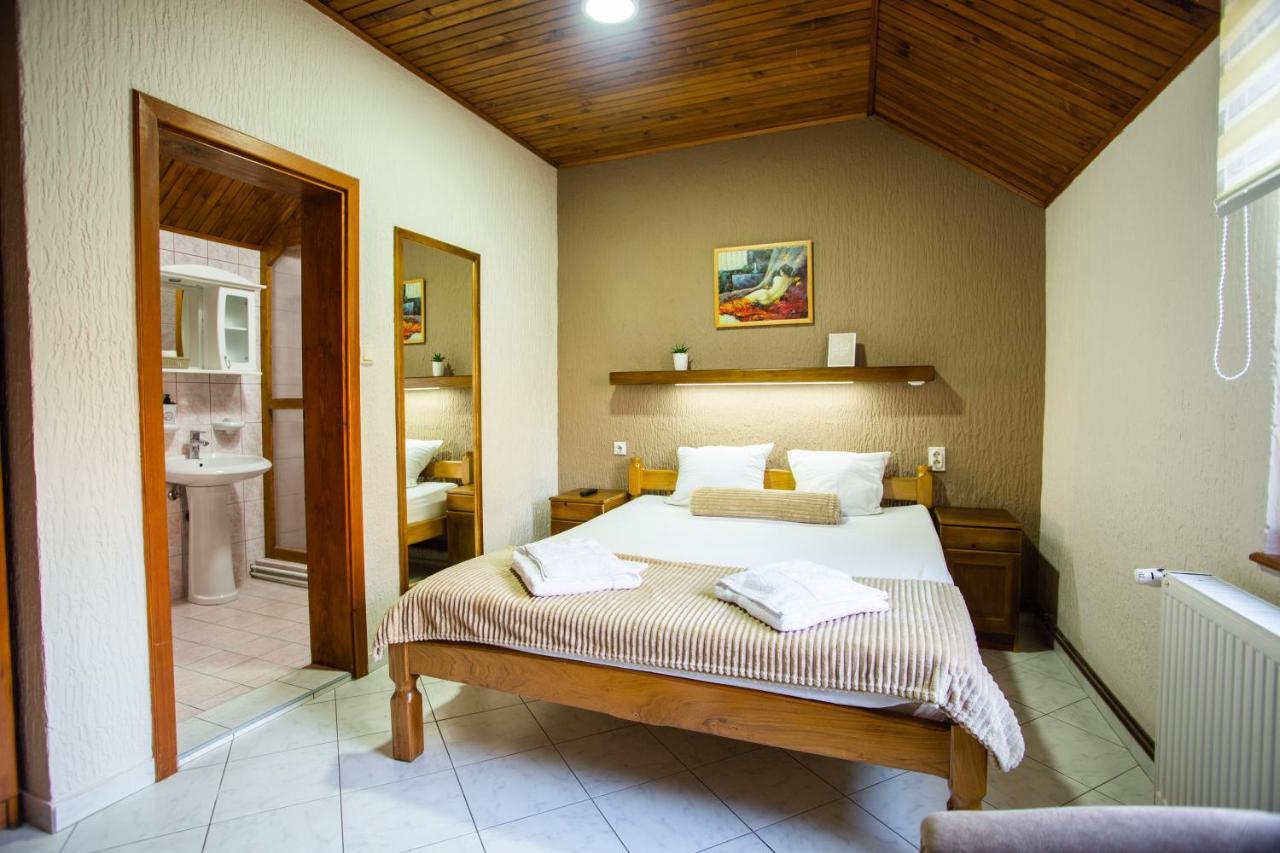 Guest House Vila Alexandar Palić Exteriör bild