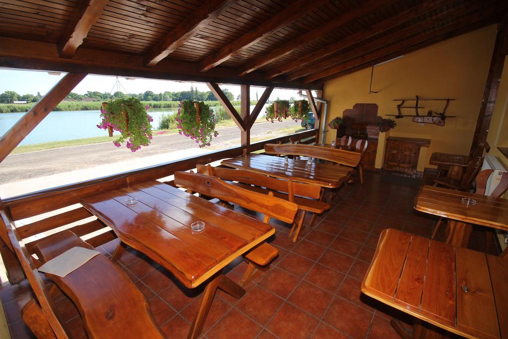 Guest House Vila Alexandar Palić Exteriör bild
