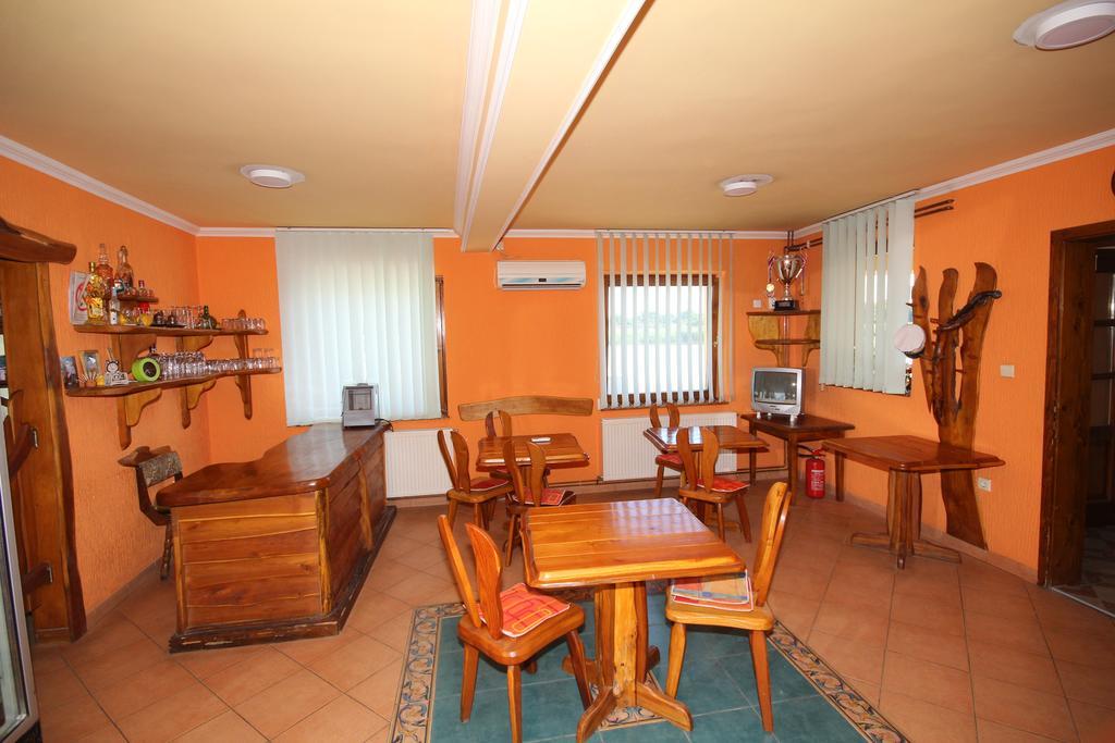 Guest House Vila Alexandar Palić Exteriör bild