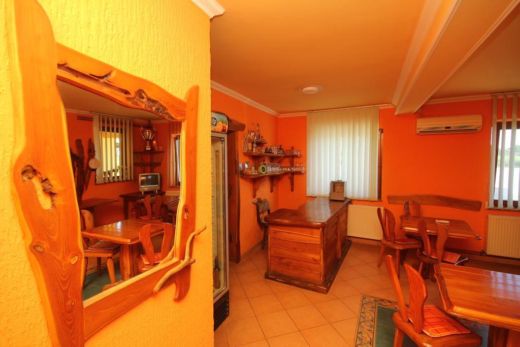 Guest House Vila Alexandar Palić Exteriör bild