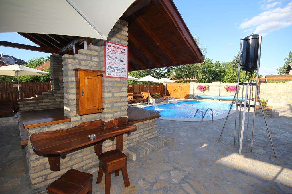 Guest House Vila Alexandar Palić Exteriör bild
