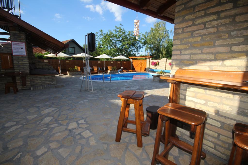 Guest House Vila Alexandar Palić Exteriör bild