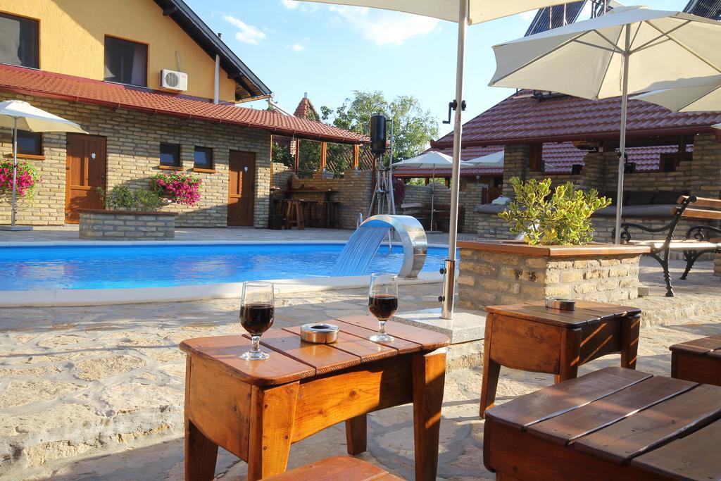 Guest House Vila Alexandar Palić Exteriör bild