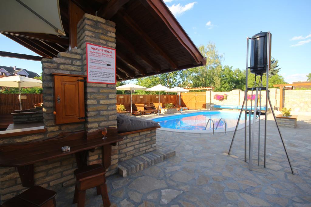 Guest House Vila Alexandar Palić Exteriör bild