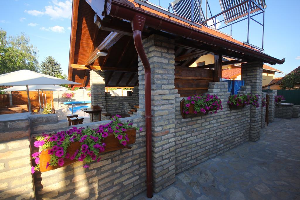 Guest House Vila Alexandar Palić Exteriör bild