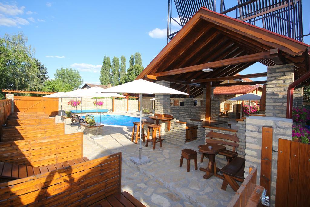 Guest House Vila Alexandar Palić Exteriör bild