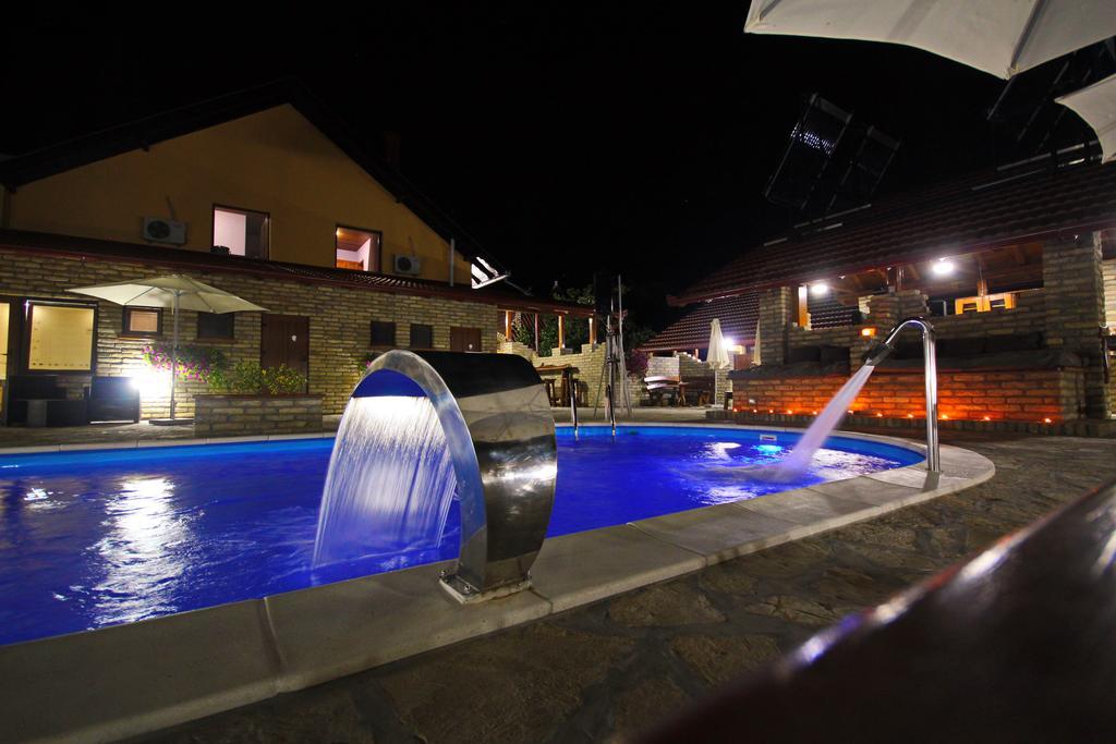 Guest House Vila Alexandar Palić Exteriör bild